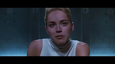 கவர்ச்சியான உள்ளாடைகளில் பாஸ்க் பிளாக் ஃபிஷ்நெட்ஸ் மற்றும் ஹீல்ஸ் க்ராஸ் டிரஸ்ஸர்