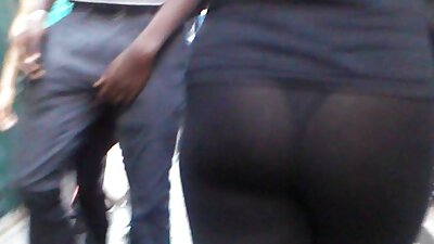 என் மனைவி தனது முதல் பெரிய கருப்பு சேவலை அனுபவிக்கிறாள்