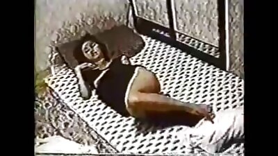 அவளது இறுக்கமான கன்ட் ஹோல் க்ரீம்பியின் உள்ளே பெரிய சேவலை அழுத்துகிறது